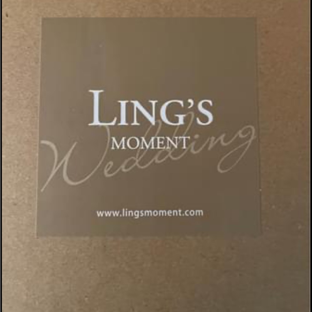 Ling’s moment-burgundy and navy